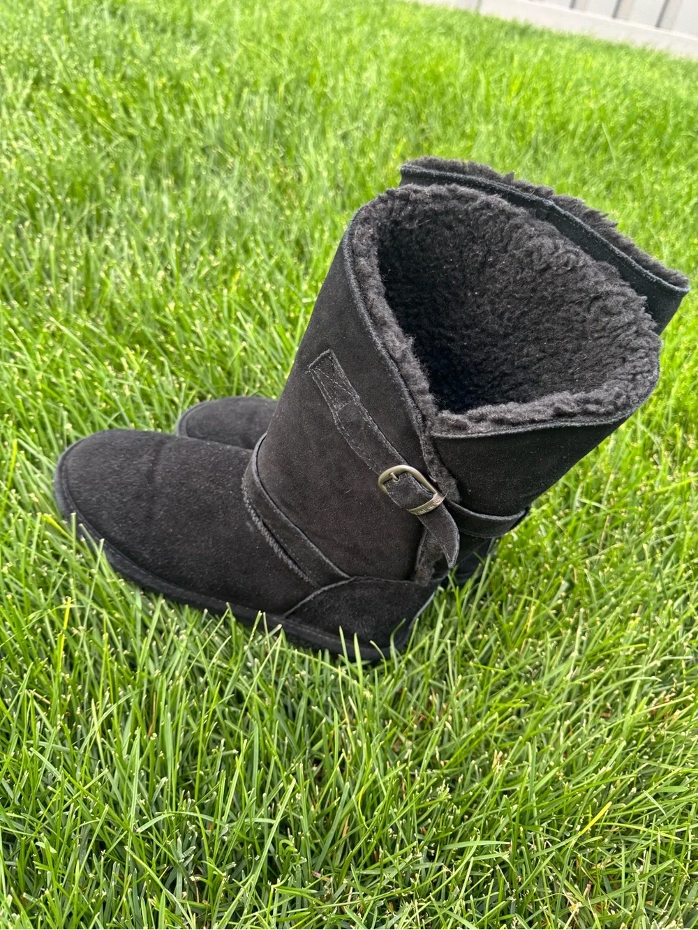 BearPaw black suede